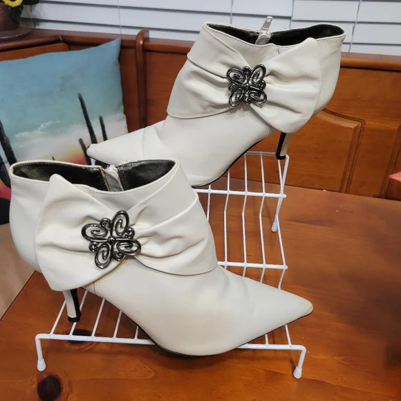 ALDO white leather heeled booties - Picture 1 of 7